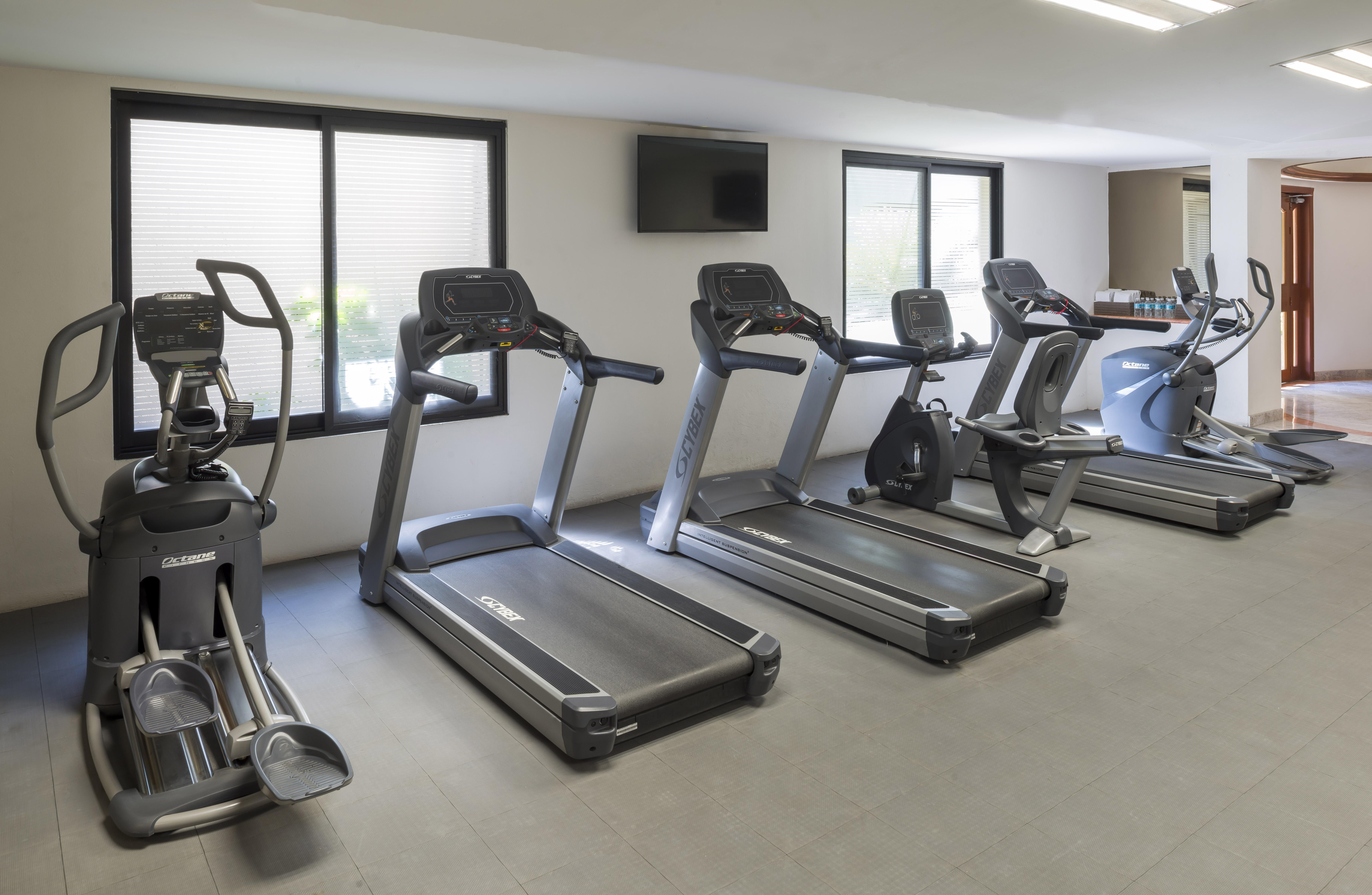 Camino Real Guadalajara Ξενοδοχείο Zapopan Εξωτερικό φωτογραφία A typical gym