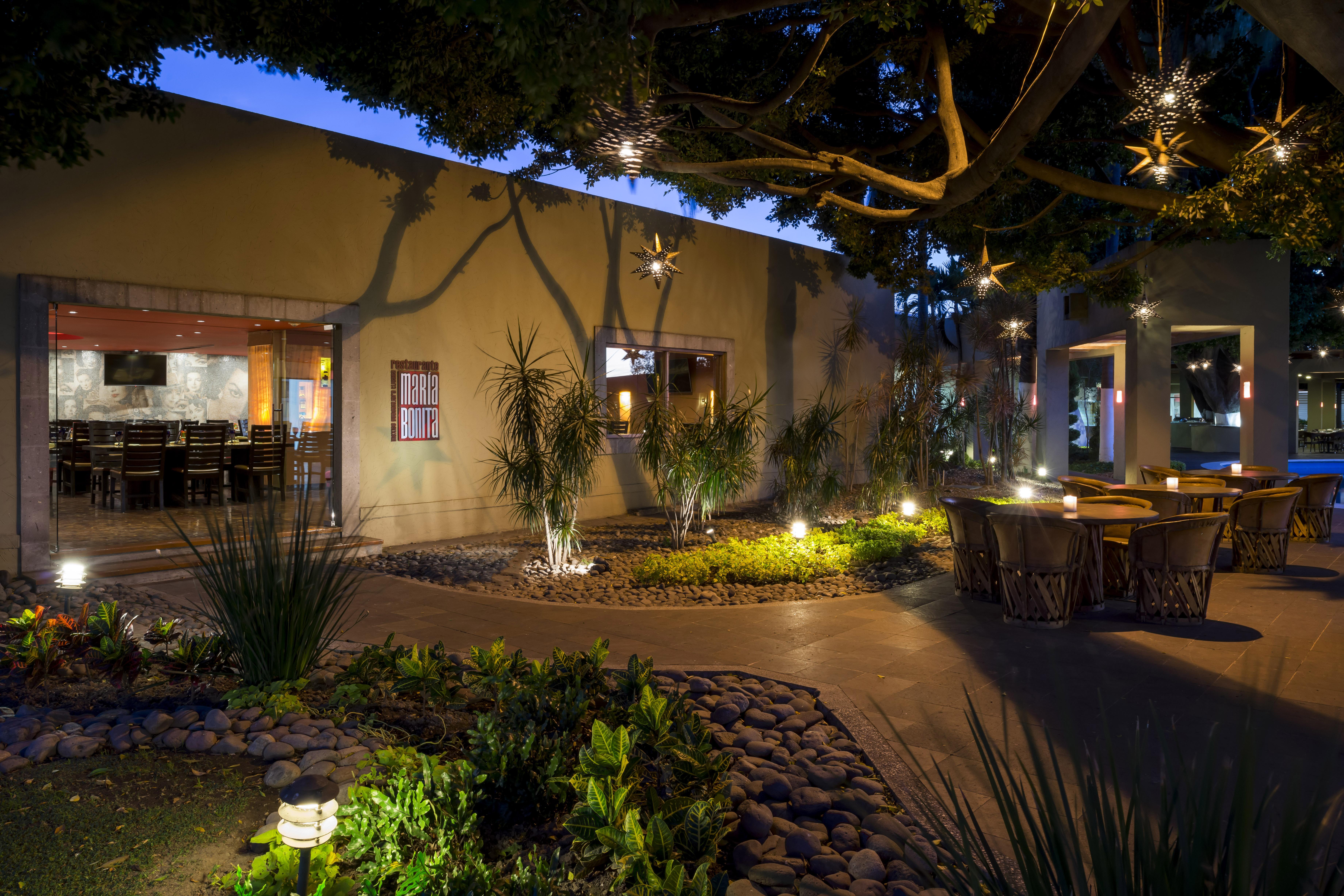 Camino Real Guadalajara Ξενοδοχείο Zapopan Εξωτερικό φωτογραφία The patio at the Hotel Indigo Scottsdale