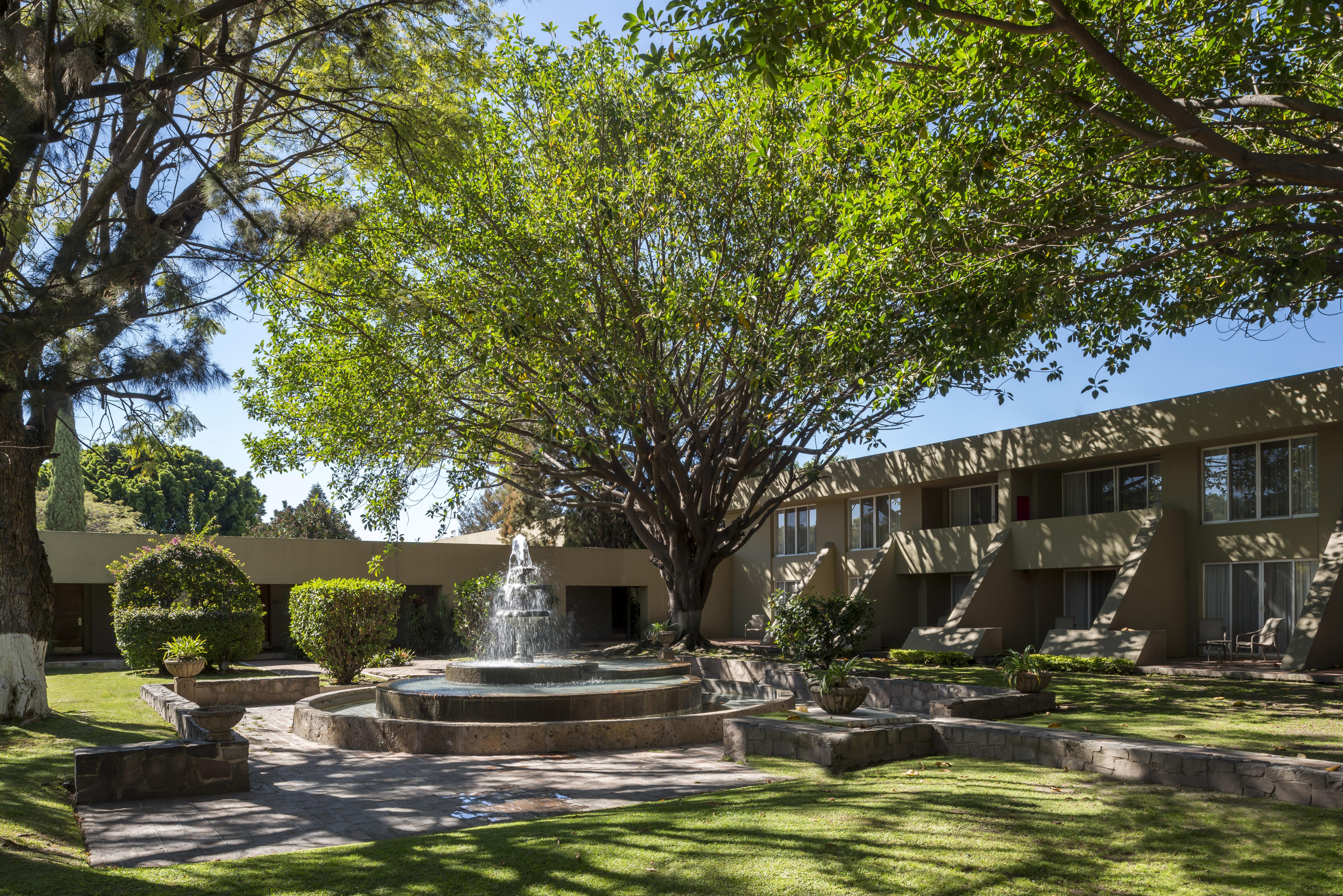 Camino Real Guadalajara Ξενοδοχείο Zapopan Εξωτερικό φωτογραφία Fountain at the center of the complex