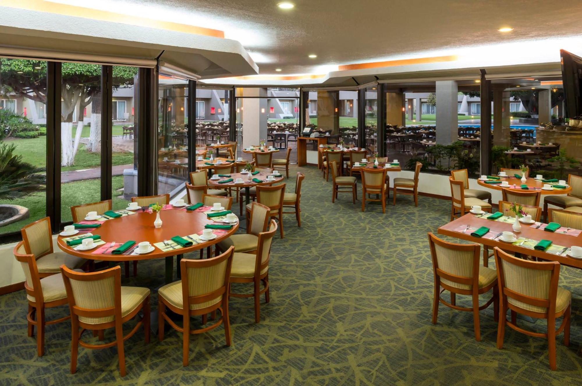 Camino Real Guadalajara Ξενοδοχείο Zapopan Εξωτερικό φωτογραφία The dining room at the San Diego Marriott