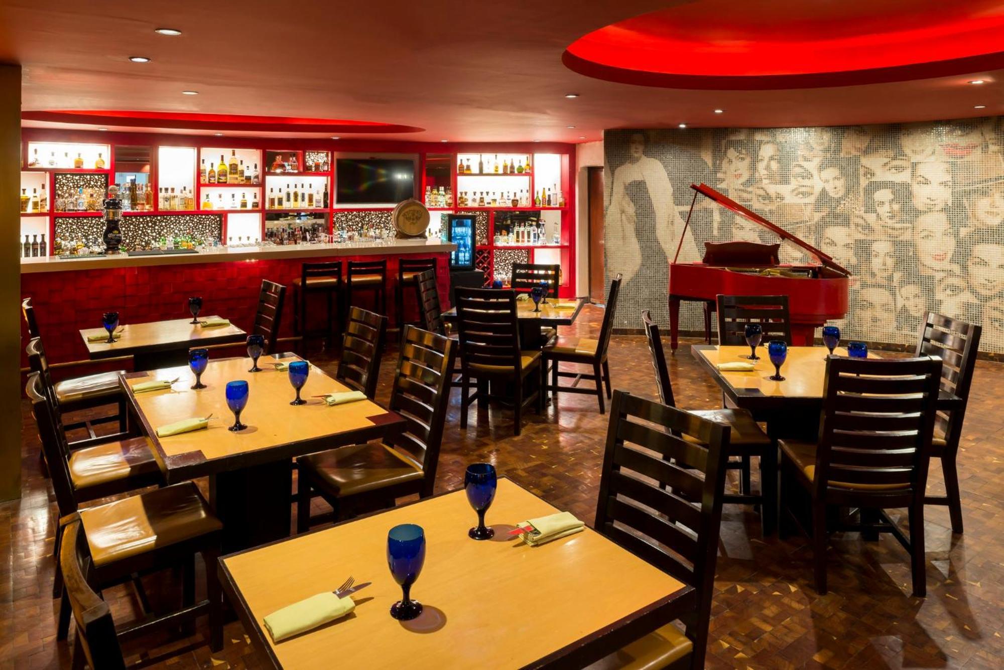 Camino Real Guadalajara Ξενοδοχείο Zapopan Εξωτερικό φωτογραφία The interior of the restaurant